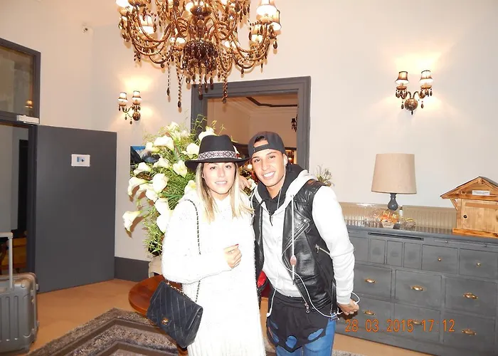 Homtel Le Parc 펜션 알레바르드